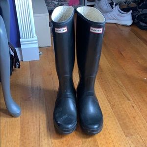 Black hunter boots